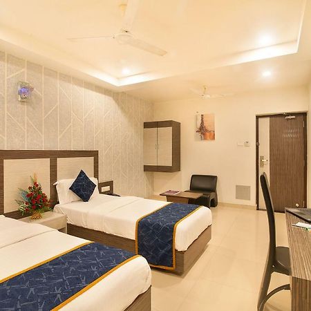 Hotel Sheetal Plaza Surat Exterior photo
