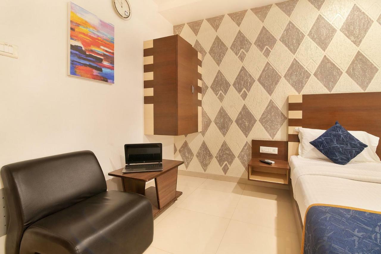 Hotel Sheetal Plaza Surat Exterior photo